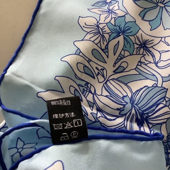 NWOT Wensli Scarf - Picture 4 of 4